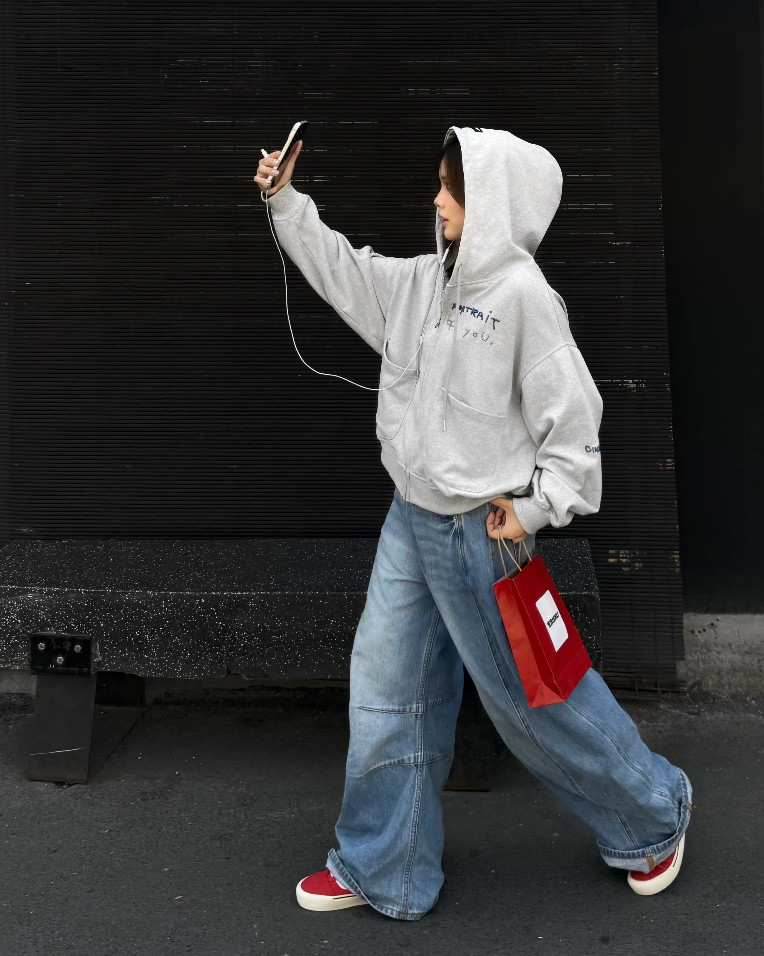 Vì sao người trẻ thích Hoodie? Không chỉ vì thoải mái